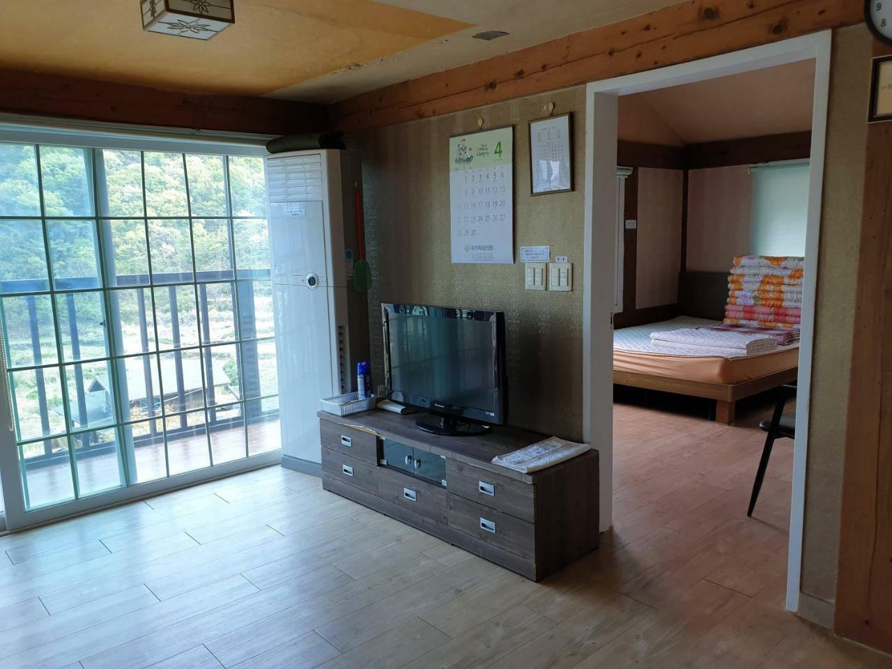 Tongyeong Yehyang Pension Exterior foto