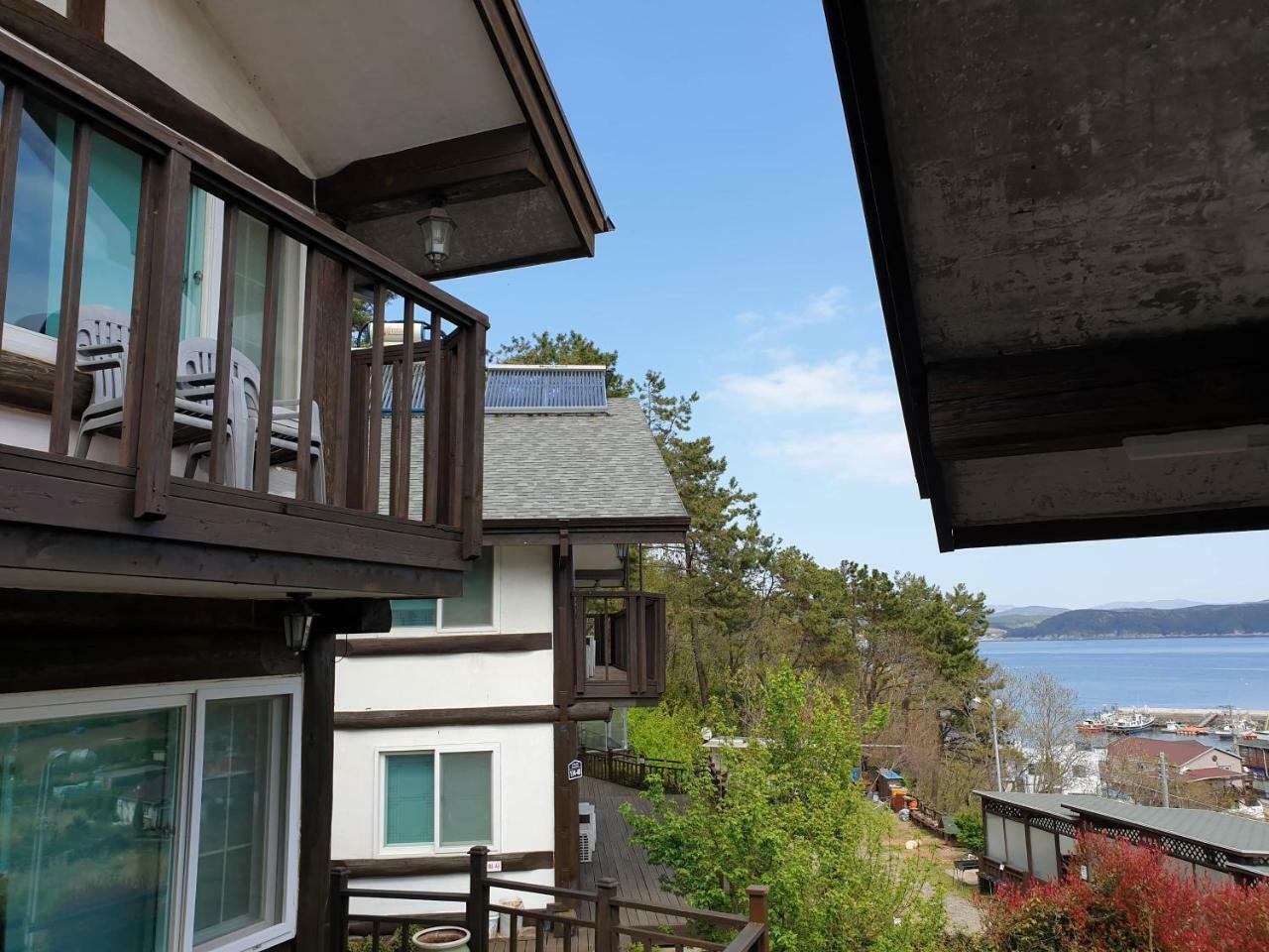 Tongyeong Yehyang Pension Exterior foto